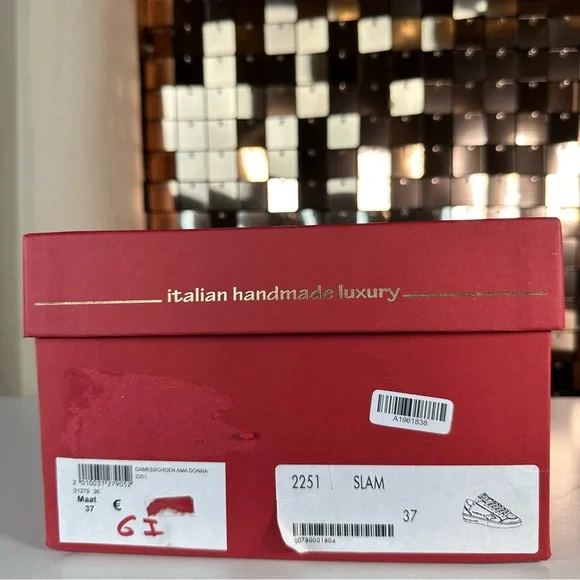 AMA ‘SLAM’ Made In Italy White With Red Star & Brown Fur Trim Size 37 NIB - Picture 8 of 15